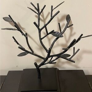 Black Metal Jewelry Tree